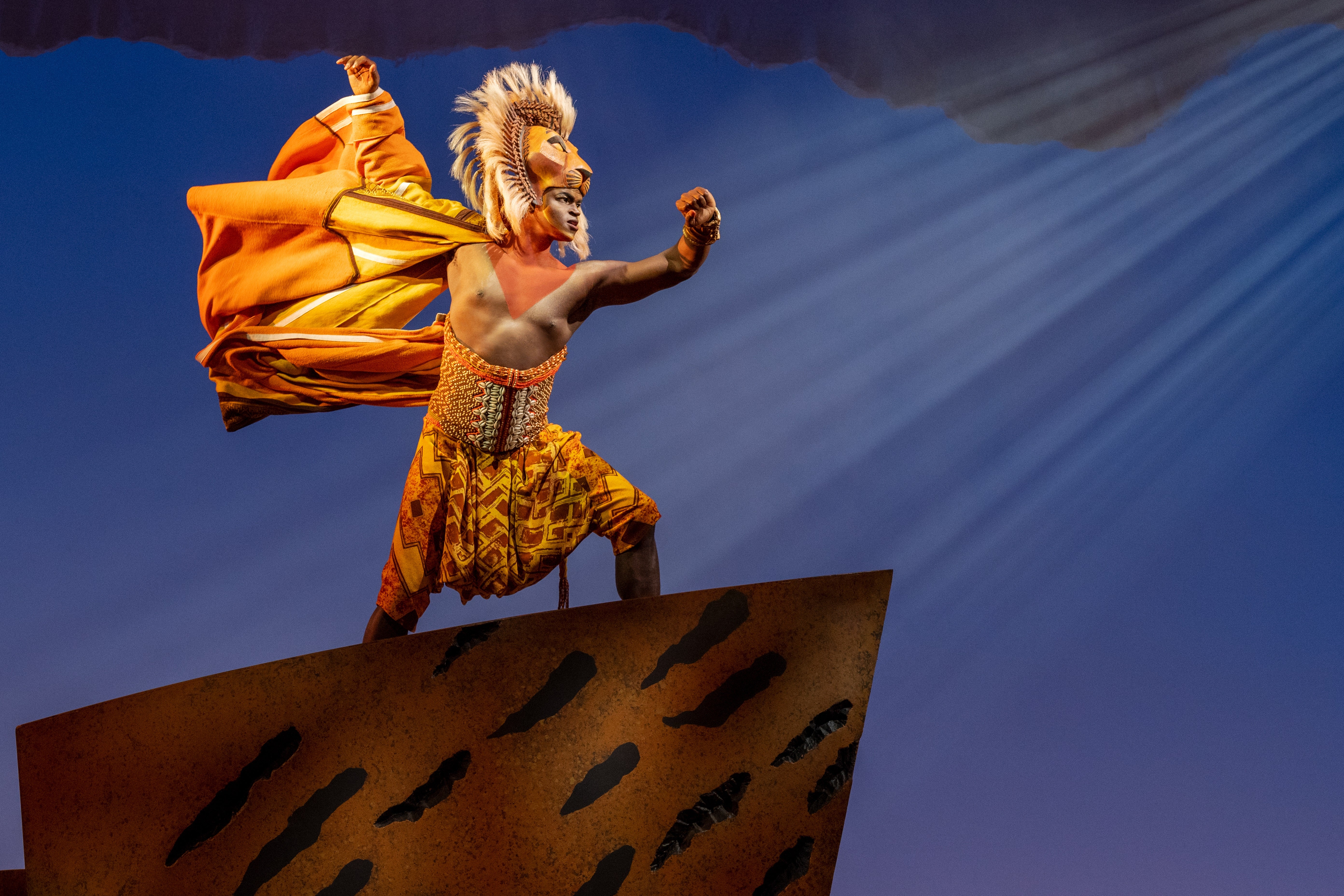 S1-Darian-Sanders-as-Simba.-The-Lion-King-North-American-Tour-©Disney.-Photo-by-Deen-van-Meer.jpg